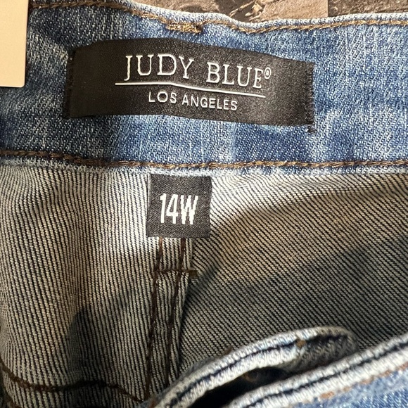 NWT Judy Blue Mid Rise Bootcut Patch Detail Jeans- 14W - Picture 8 of 10